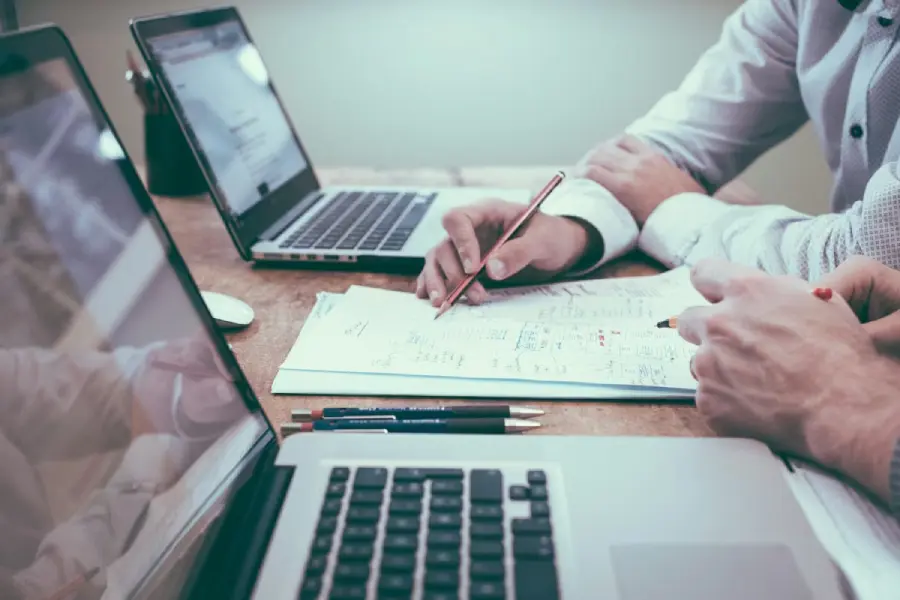 Estrategia, marketing, legal y licitaciones